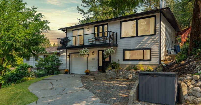 Armstrong BC Real Estate | 3925 Highland Park Crescent